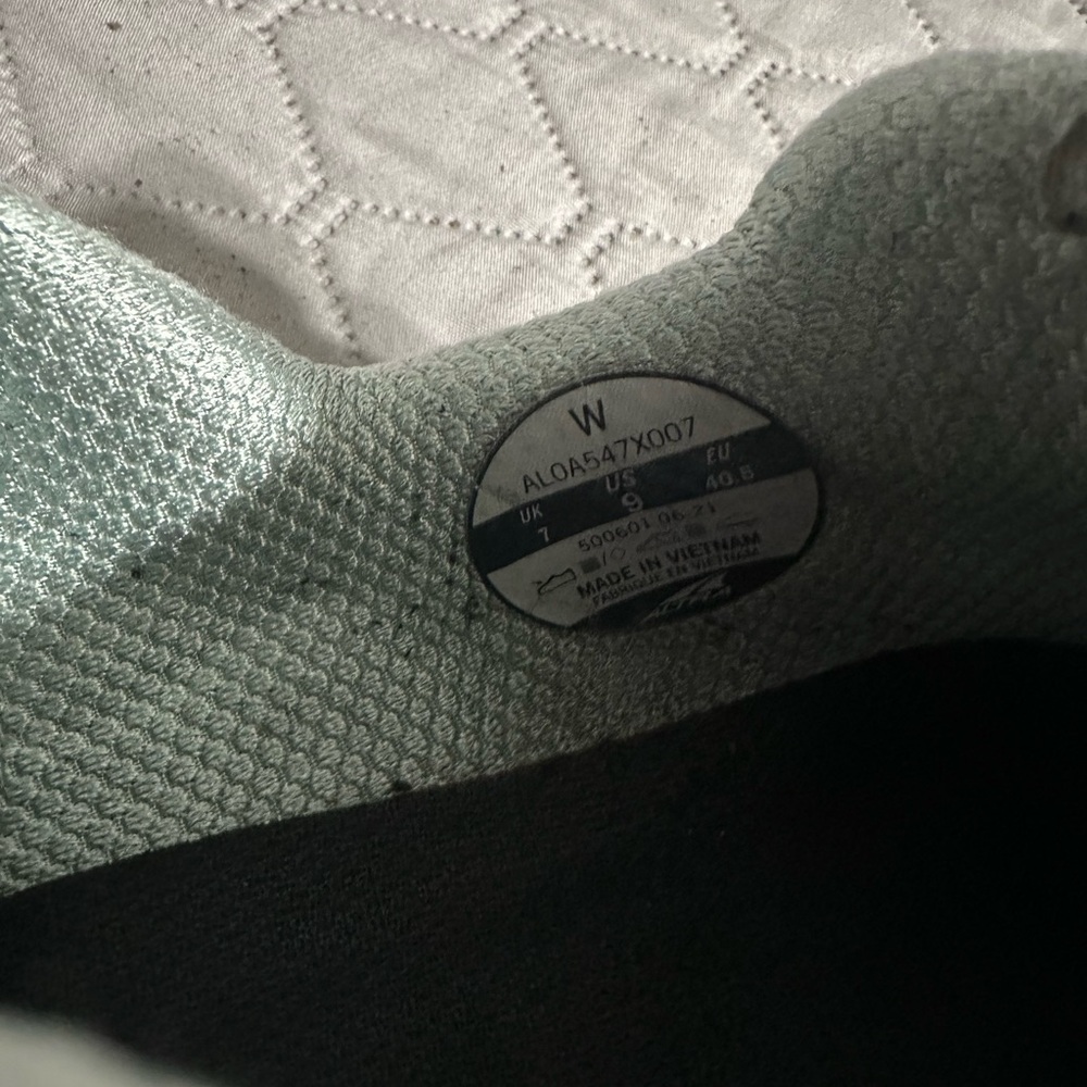 Altra Light Gray Athletic Shoes - Picture 3 of 5